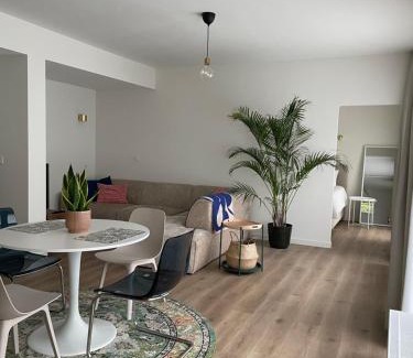 Sint-Amandsberg Apartamento | Bright apartment with private parking near Ghent city centre