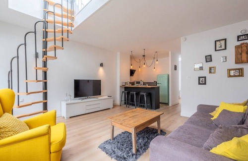 Wazemmes Apartamento | Bright apartment with rooftop and private garage.