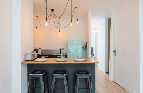 Wazemmes Apartamento | Bright apartment with rooftop and private garage.