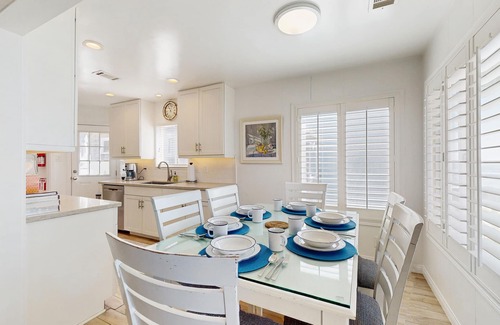 South Oceanside Casa | Bright, attractive family house right on beach w/firepit, free WiFi, private W/D