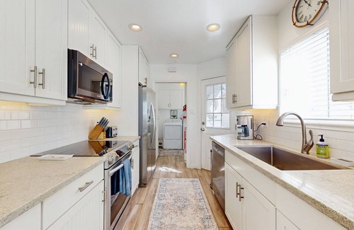 South Oceanside Casa | Bright, attractive family house right on beach w/firepit, free WiFi, private W/D