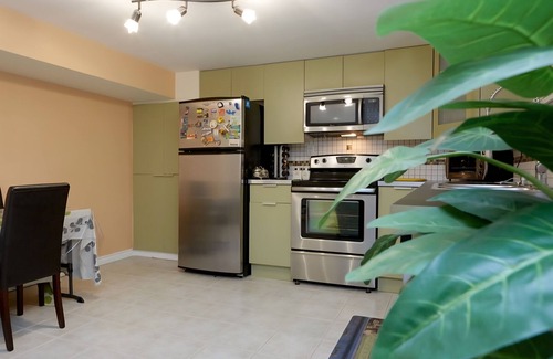Richmond Hill Casa | Bright Basement Suite | 2BR + Organic King Bed