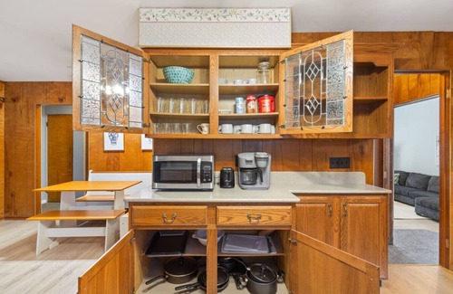 Batavia Casa | Bright Batavia Home-3BDRMw/Yard!