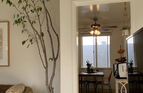 The Strand Apartamento | Bright Beach Apartment in Heart of Downtown MB