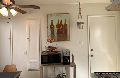The Strand Apartamento | Bright Beach Apartment in Heart of Downtown MB