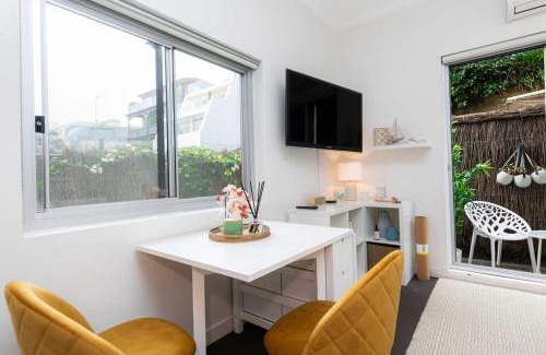 North Bondi Apartamento | Bright Beachfront Studio with Terrace & Aircon