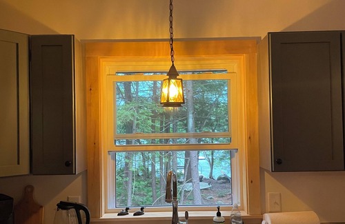 Norway Cabaña | Bright beautiful clean 3br/2ba Lake House by Norway hiking, skiing & restaurants