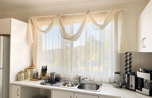 Kelmscott Casa | Brillante y hermosa casa en las colinas!
