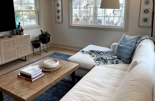 Highlands Casa | Bright & Beautiful Single Family in the Highlands!