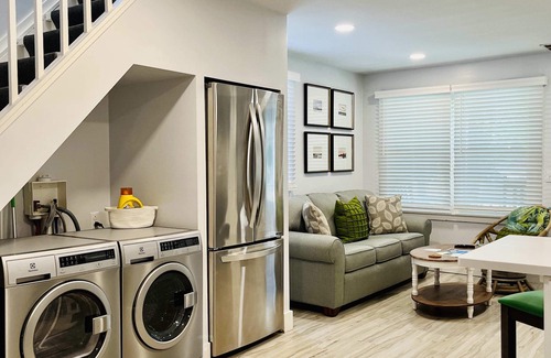 Clayton Condominio | Bright Bespoke 1-BR Unit in the Cottages on James