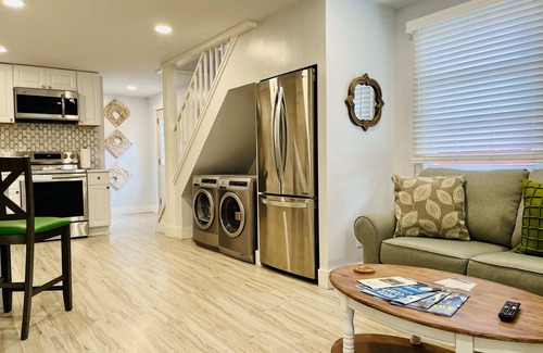 Clayton Condominio | Bright Bespoke 1-BR Unit in the Cottages on James