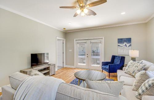 Biloxi Apartamento | Bright Biloxi Condo Walk to the Beach!