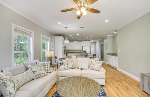 Biloxi Apartamento | Bright Biloxi Condo Walk to the Beach!