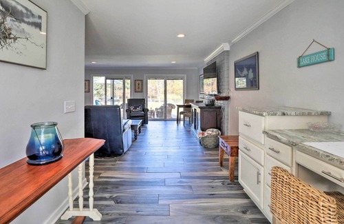 Russellville Casa | Bright Bonneau Getaway on Lake Moultrie!