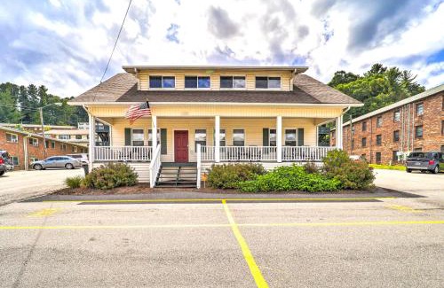 Boone Casa | Bright Boone Home Walk to Appalachian State!