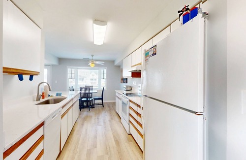 Buxton Casa | Bright Buxton townhouse with pool access, fast WiFi, AC, W/D & ocean views