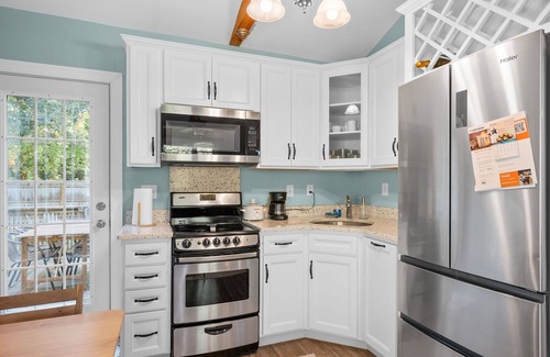 East Sandwich Casa | Bright Cape Cod Cottage, Half Mile to Beach