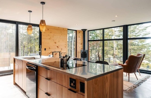 Lac Superieur Village Chalet De Esquí | Bright Chalet w/ Spa & Indoor Sauna