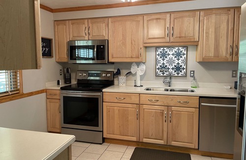 Cranberry Township Casa | Bright & Charming 3BR House just outside of Pittsburgh!