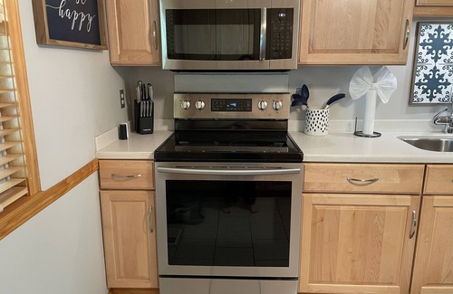 Cranberry Township Casa | Bright & Charming 3BR House just outside of Pittsburgh!
