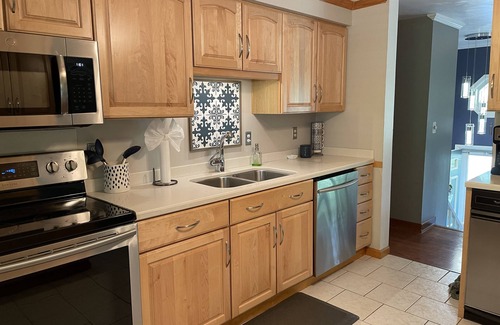 Cranberry Township Casa | Bright & Charming 3BR House just outside of Pittsburgh!