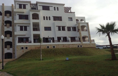 Cabo Negro Apartamento | Luminoso apartamento con encanto -Lilac's Garden, mar, montaña y vistas a la piscina