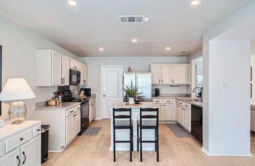 Leander Casa | Bright & Charming Entire House in Peaceful Neighborhood