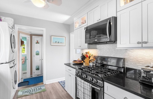 Waterford Casa | Bright & Cheerful Coastal Cottage for Multi-week & Monthly Stays