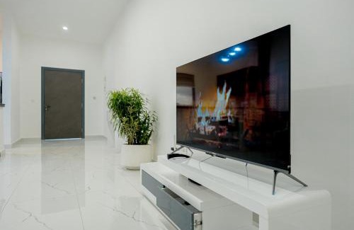 Libreville Apartamento | Bright & Chic Apartment