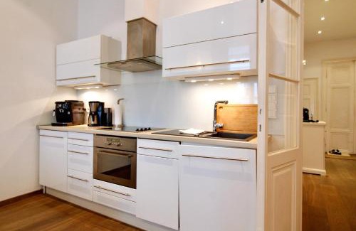 Neubau Apartamento | Bright & Chic Downtown Hideaway