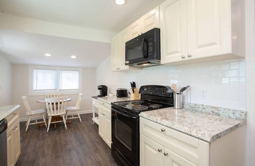 Palm Harbor Cabaña | Bright, Clean and Cozy Coastal Cottage in Ozona