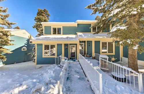 Cloudcroft Apartamento | Bright Cloudcroft Condo with Game Room and Deck!