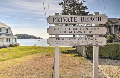 Niantic Cabaña | ☀️Bright Coastal Cottage - Private Beach 🏖 600 ft