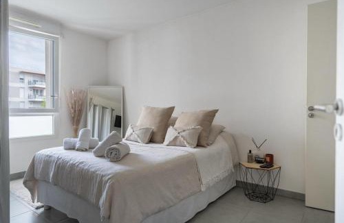 Vitrolles Apartamento | Bright cocoon between sea & airport all comforts