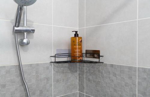 Vitrolles Apartamento | Bright cocoon between sea & airport all comforts