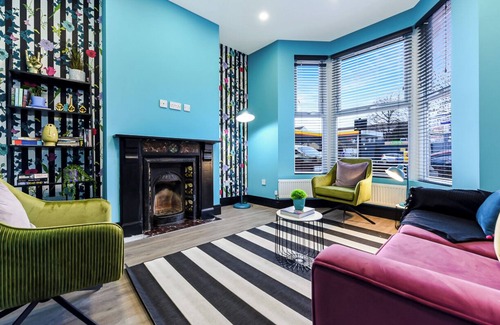 Tottenham Casa | Bright & Colourful House - Best for a Large Groups