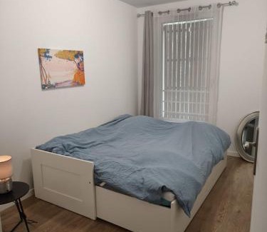 L'Ile-Saint-Denis Apartamento | Bright comfortable apartment