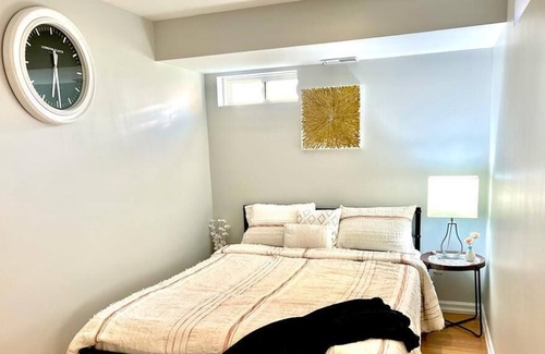 Churchill Meadows Casa | Bright & comfy basement