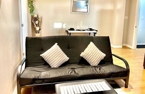 Churchill Meadows Casa | Bright & comfy basement