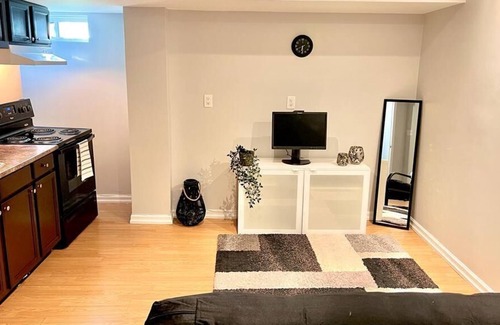 Churchill Meadows Casa | Bright & comfy basement