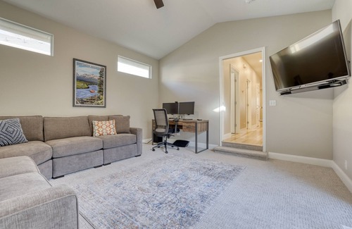 Harris Ranch Casa | Bright, comfy home in Harris Ranch, Boise. Near river, trails, BSU. Book now!