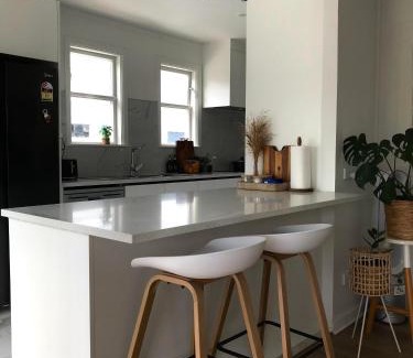 Greenlane - Ellerslie Casa | Bright & Comfy Stay in Newly Renovated Home with parking