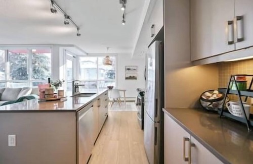 Crescent Heights Apartamento | Bright Condo | 5 mins from DT | UG Stall