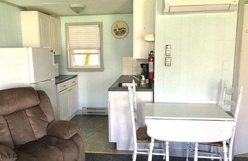 Vineyard Haven Condominio | Bright condo w Pool, walking distance to town!