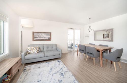 Steinbach Casa | Bright & Convenient b/w 2 Parks