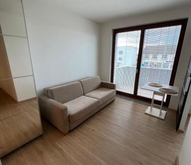 Kobylisy Apartamento | Bright & Cosy 1-Bedroom Apartment with Balcony