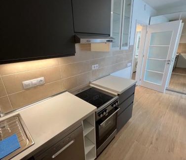 Kobylisy Apartamento | Bright & Cosy 1-Bedroom Apartment with Balcony