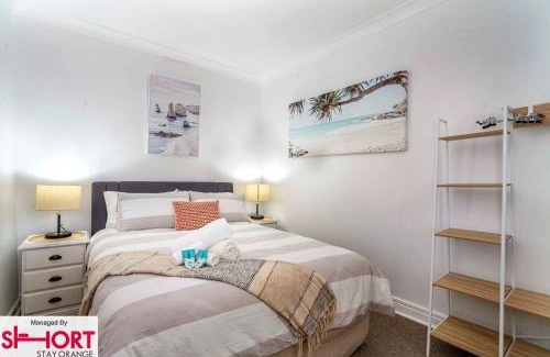 Orange Casa | Bright, Cosy Cottage near CBD- Free wifi, Netflix and Disney Plus