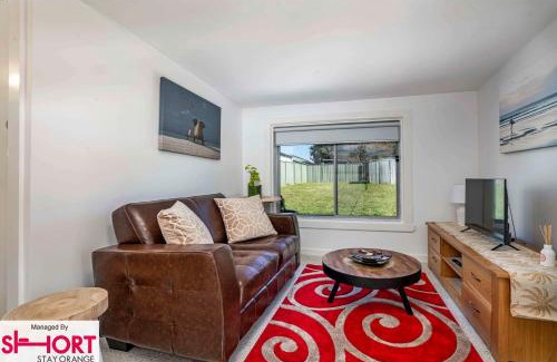 Orange Casa | Bright, Cosy Cottage near CBD- Free wifi, Netflix and Disney Plus
