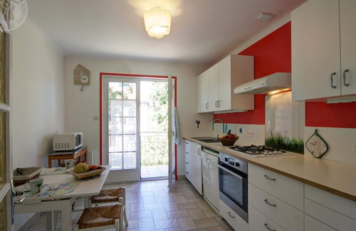 Nervieux Cabaña | Casa rural luminosa con gran jardín y tenis privado